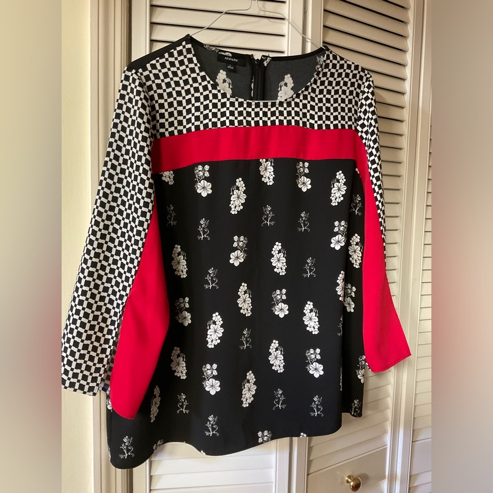 Alfani top women large.